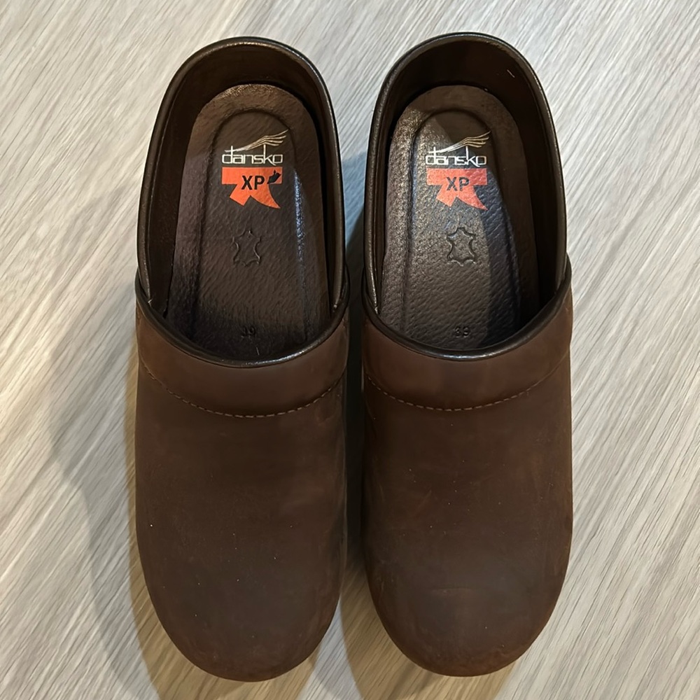 Dansko XP clogs, brown oiled. NEW!